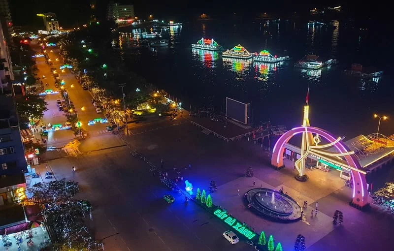 chợ đêm cát bà